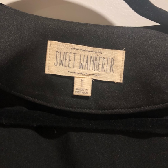 Black blouse! - Picture 5 of 6